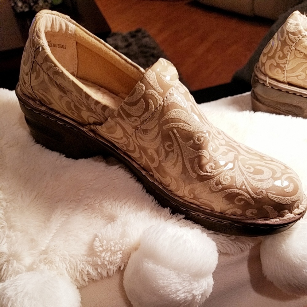 Shoes size 8/5